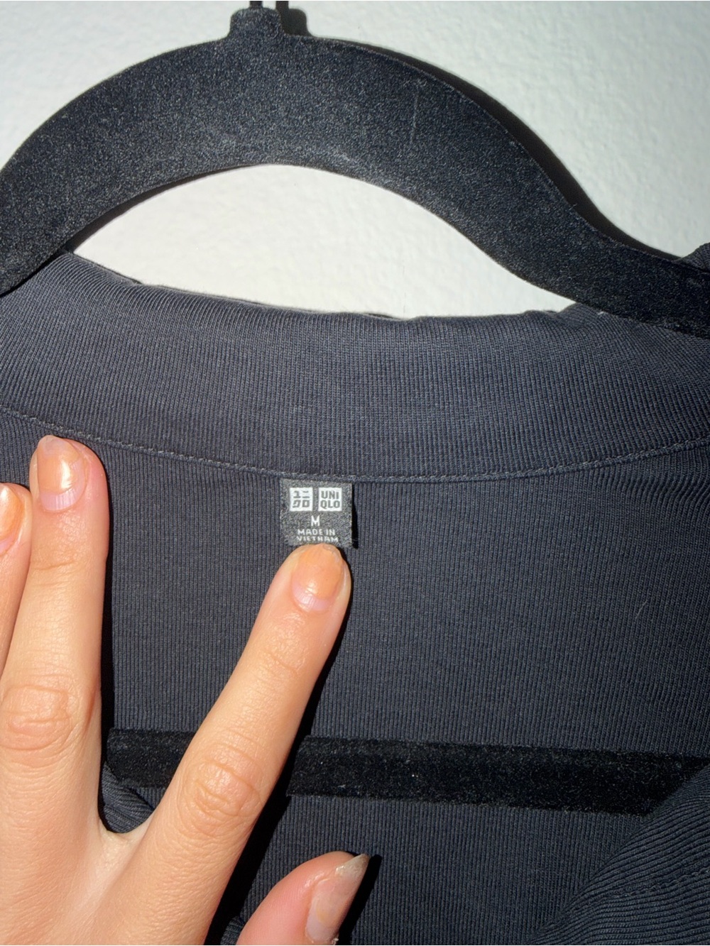 Uniqlo Black Button-Up Polo Crop Top - Picture 2 of 3